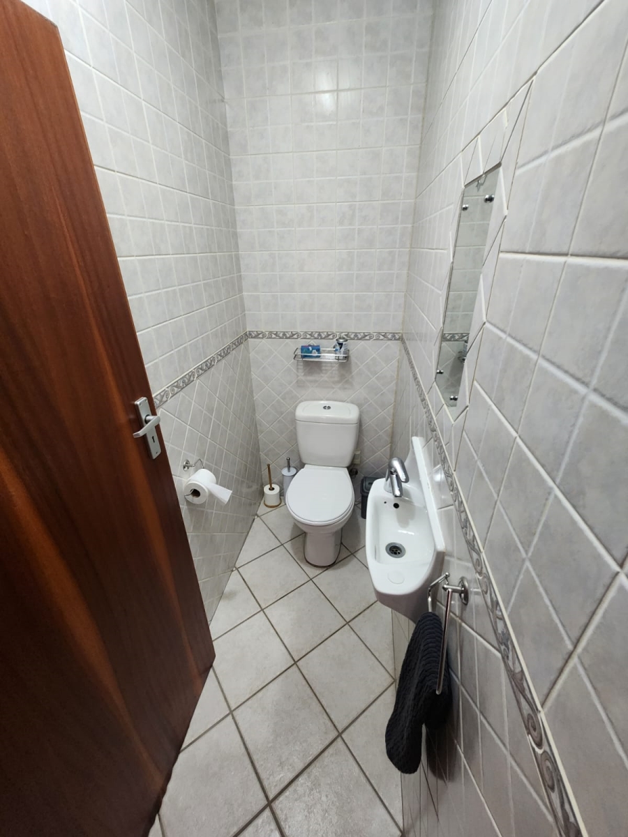 3 Bedroom Property for Sale in Menkenkop Western Cape